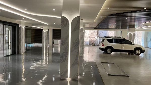 立信立天下一樓停車場